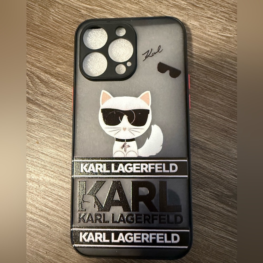 Copie Case iPhone 15 pro max karl lagerfeld